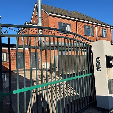 Cosy 3 Bed Apartment Near Birmingham Airport & Nec Perfect For Groups & Contractors! Εξωτερικό φωτογραφία